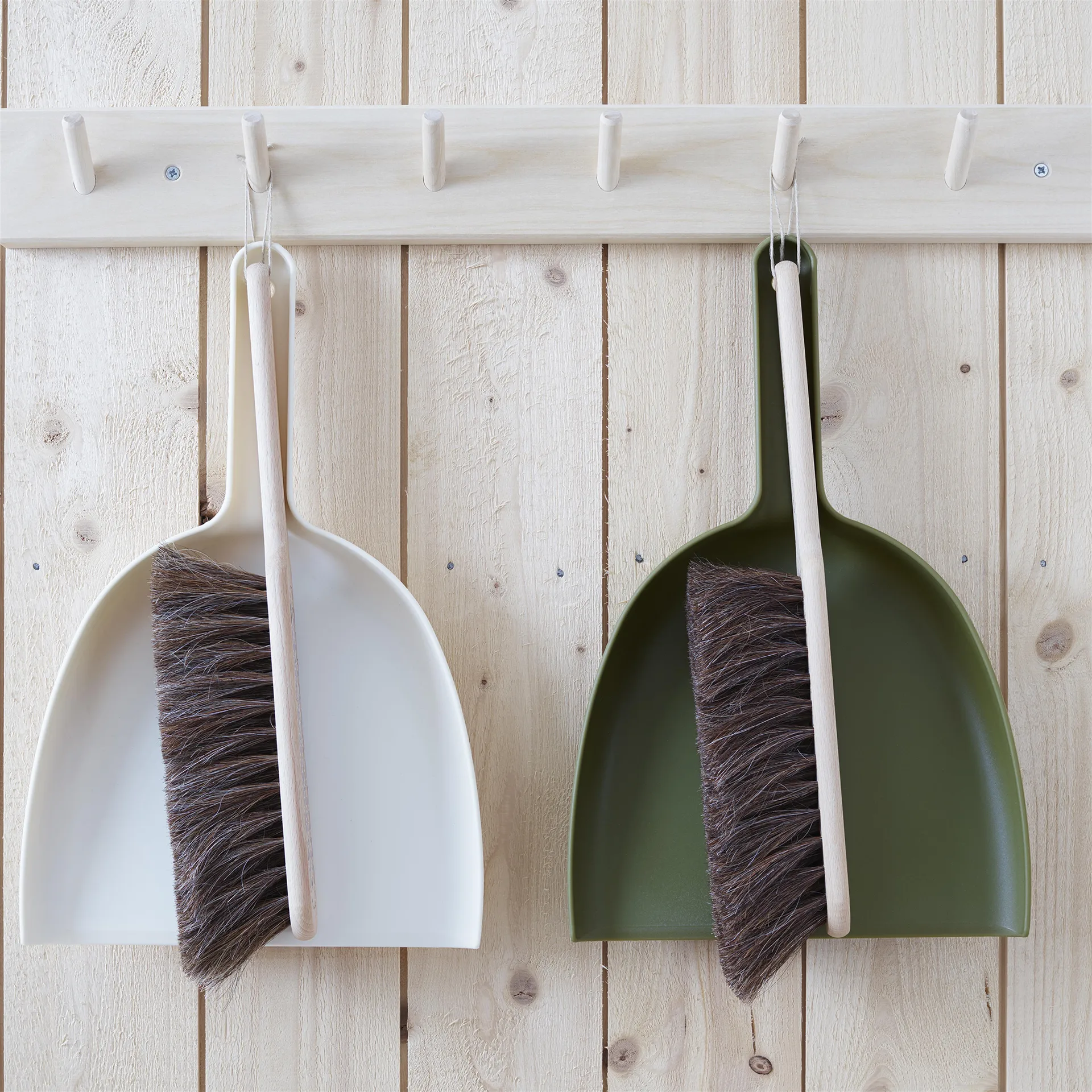 Listwa z gałkami brzoza, 7 wieszaków Iris Hantverk