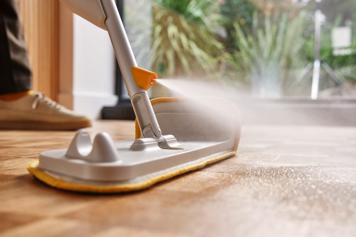 Cleantech 2-w-1 mop ze spryskiwaczem, Light Stone Joseph Joseph