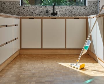 Cleantech 2-w-1 mop ze spryskiwaczem - Light Stone - Joseph Joseph