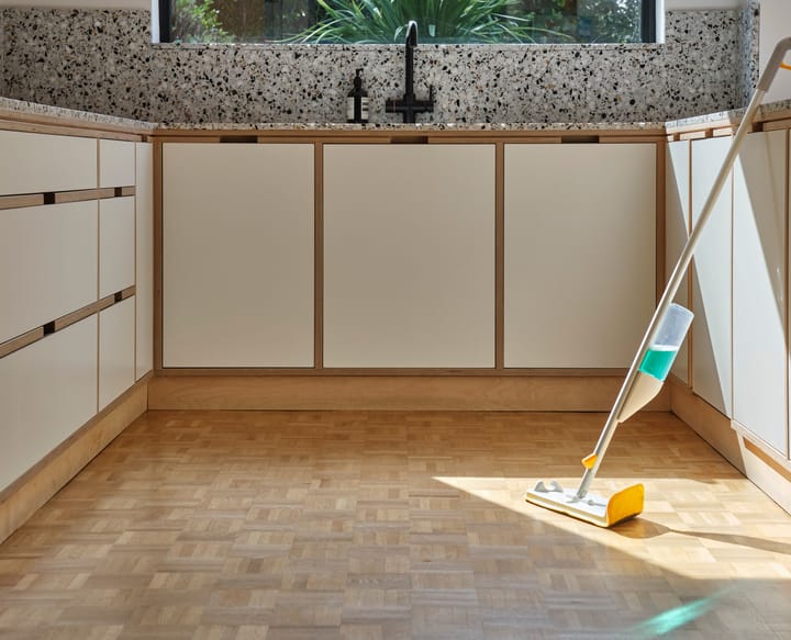 Cleantech 2-w-1 mop ze spryskiwaczem, Light Stone Joseph Joseph