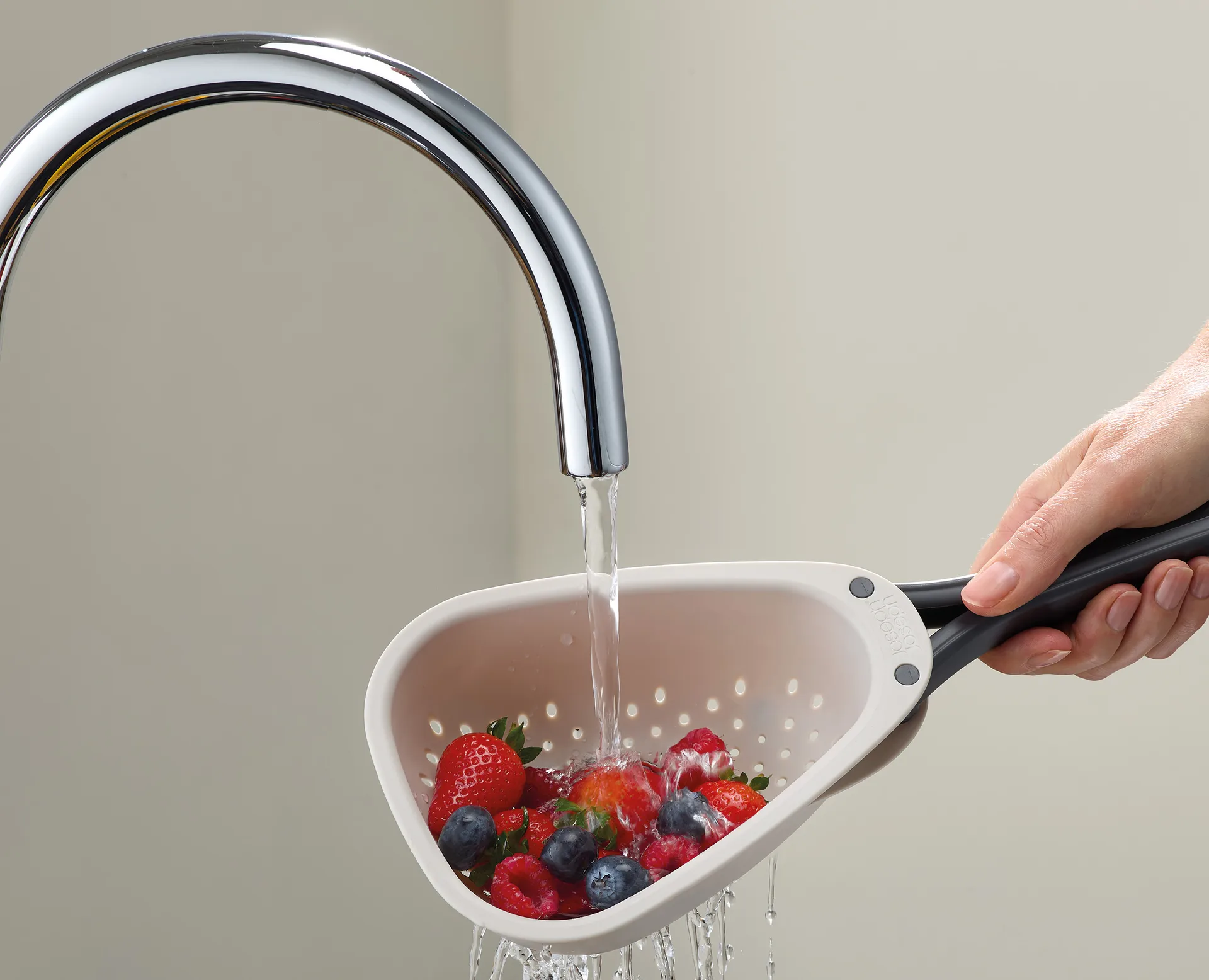 Kompaktowy durszlak ze składanymi uchwytami stone, Mini Joseph Joseph