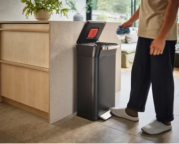 Kosz na śmieci z funkcją zgniatacza Joseph Joseph Titan 30 L - Carbon black - Joseph Joseph