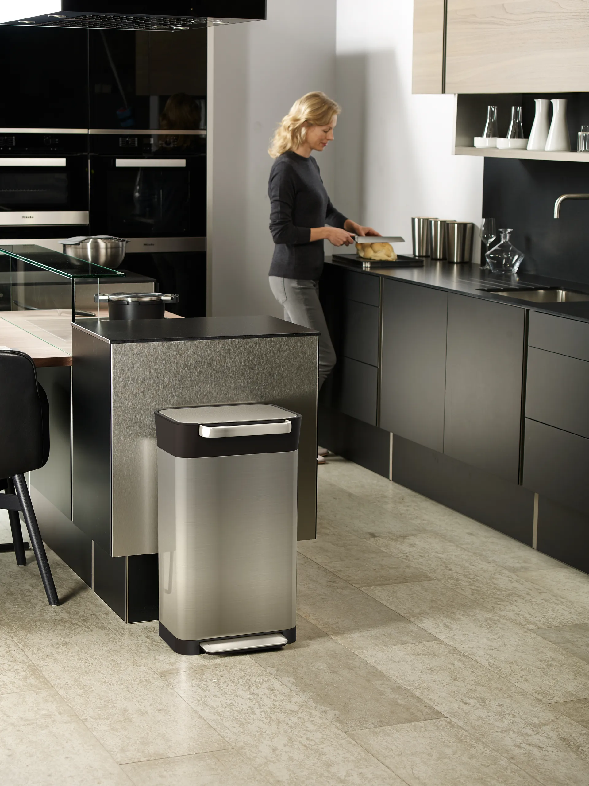 Kosz na śmieci z funkcją zgniatacza Joseph Joseph Titan 30 L, Stainless steel Joseph Joseph