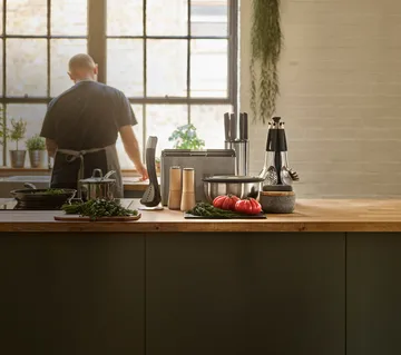 Młynek do pieprzu Milltop No Spill 19 cm - Buk - Joseph Joseph