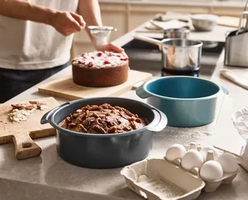 Okrągła forma do pieczenia Nest Bake 23 cm - Niebieska - Joseph Joseph
