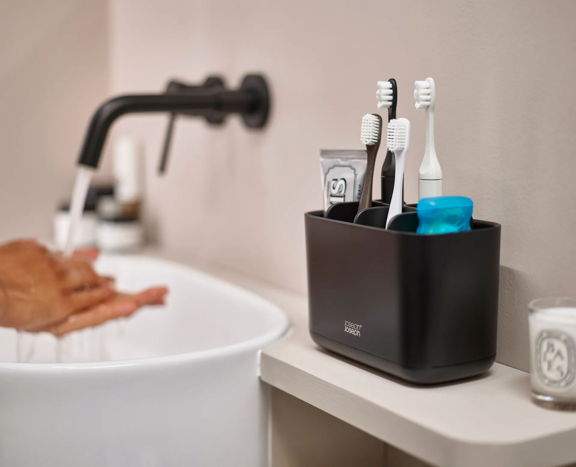 Organizer do szczoteczek do zębów Easystore Large 17,6 cm, Czarny Joseph Joseph