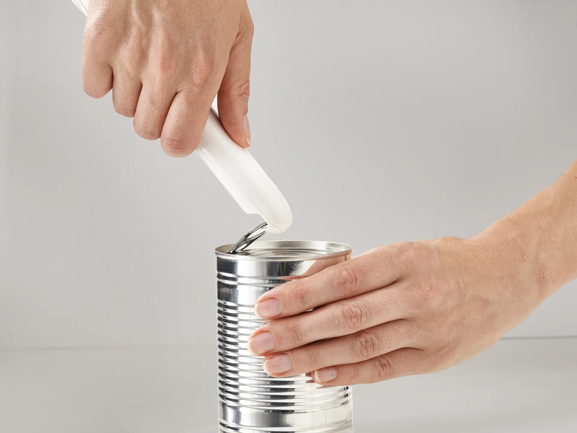 Otwieracz do konsere Cando Plus 18 cm, Ciemnoszary Joseph Joseph