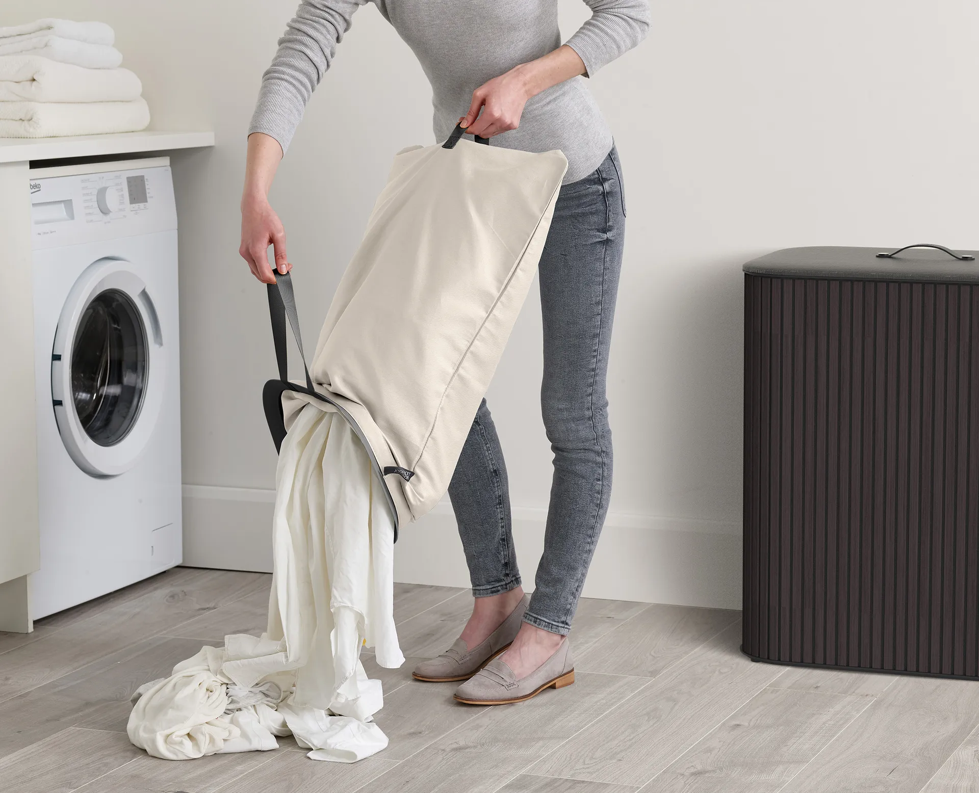 Tota Luxe 90-litrowy kosz do segregacji prania, Black Joseph Joseph