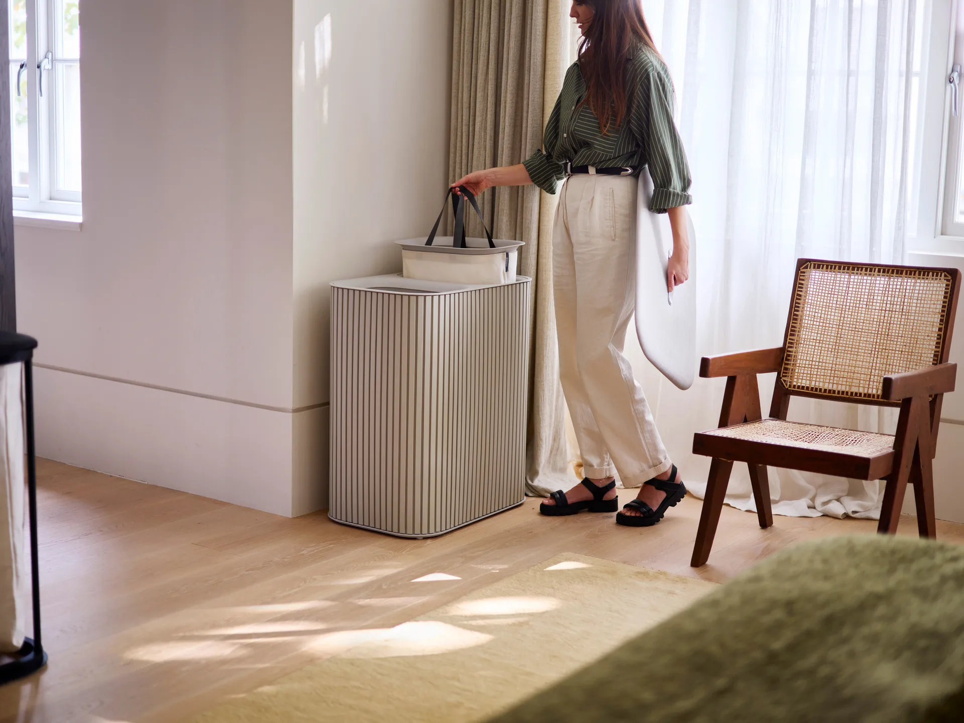 Tota Luxe 90-litrowy kosz do segregacji prania, Ecru Joseph Joseph