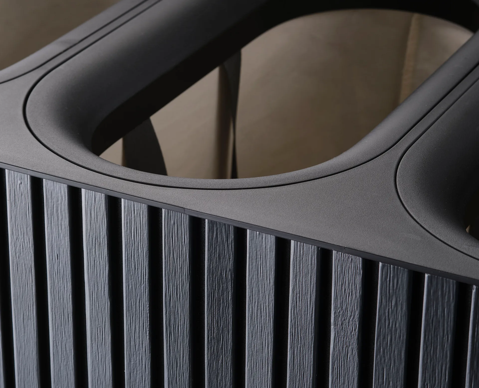 Tota Trio Luxe 90-litrowy kosz do segregacji prania, Black Joseph Joseph