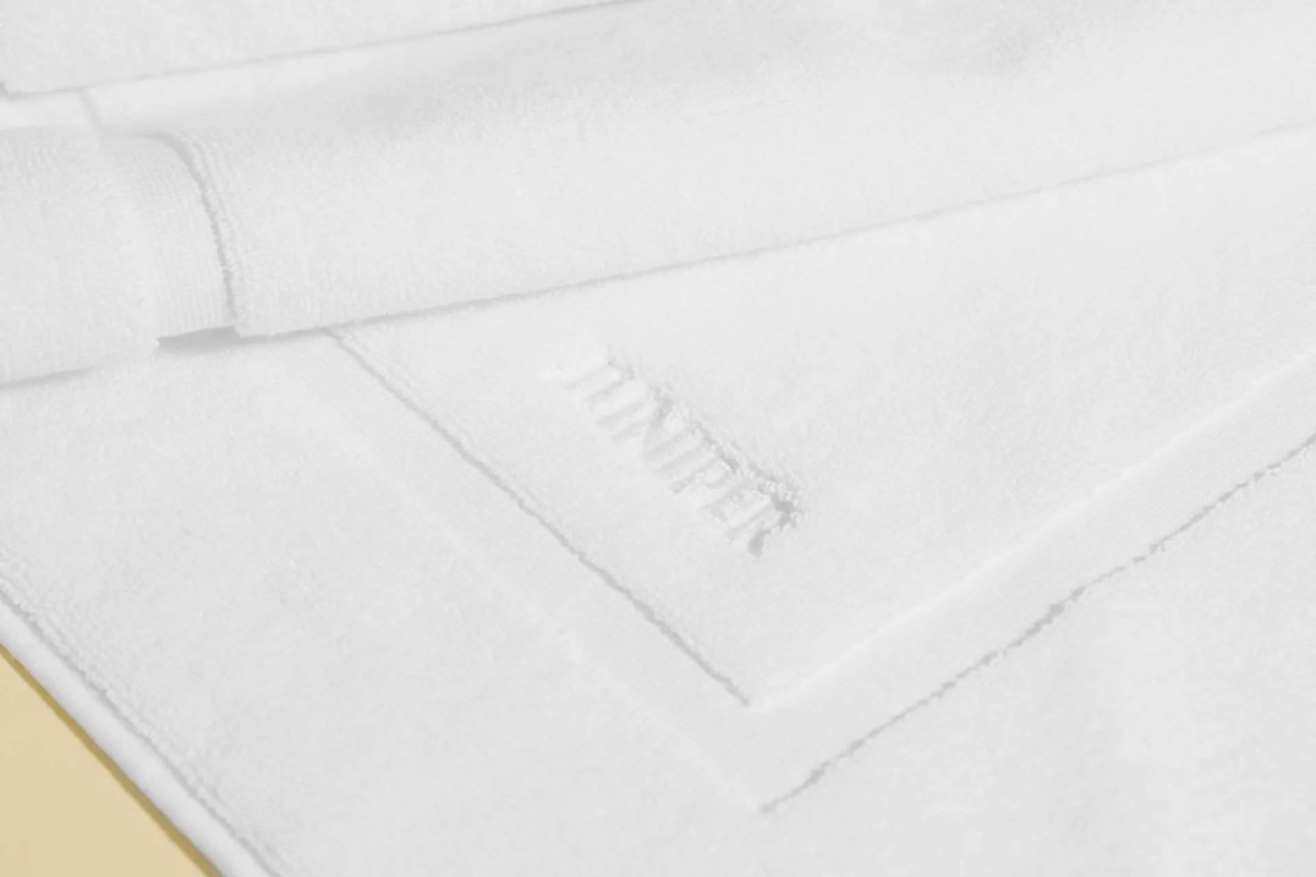 Dywanik do łazienki Juniper 50x80 cm, Snow White Juniper