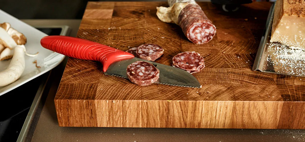 Nóż kuchenny dla dzieci Kai, czerwony-chromowy KAI