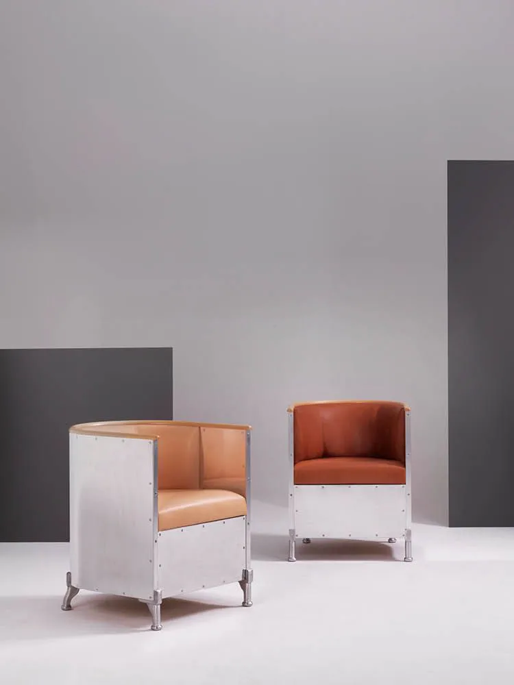 Fotel Aluminium , Skóra Tärnsjö czarna - orzech włoski Källemo