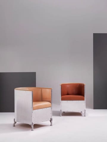 Fotel Aluminium  - Skóra Tärnsjö czarna - orzech włoski - Källemo