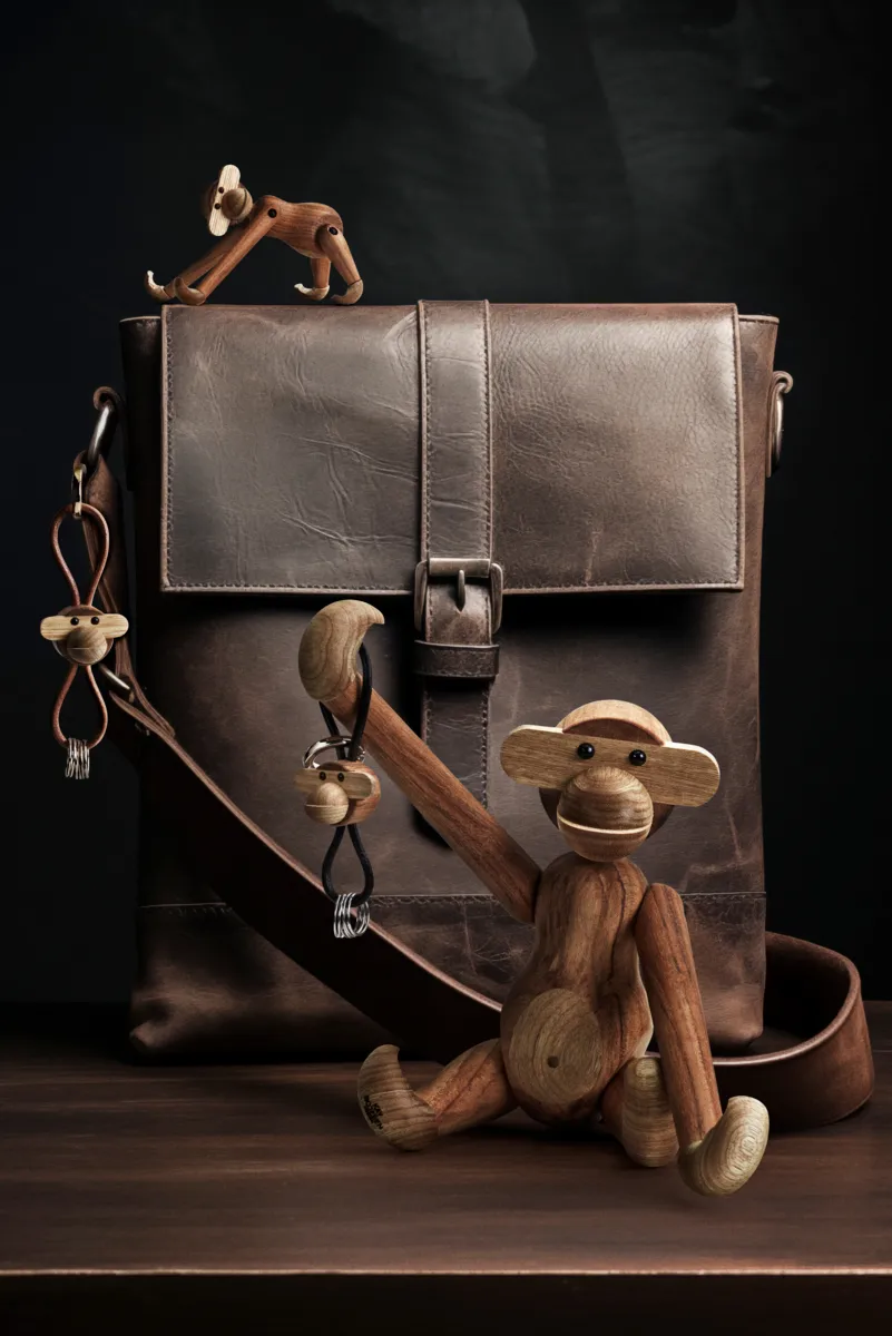 Breloczek Kyj Bojesen, małpka, Teak-limba, naturalna skóra Kay Bojesen Denmark