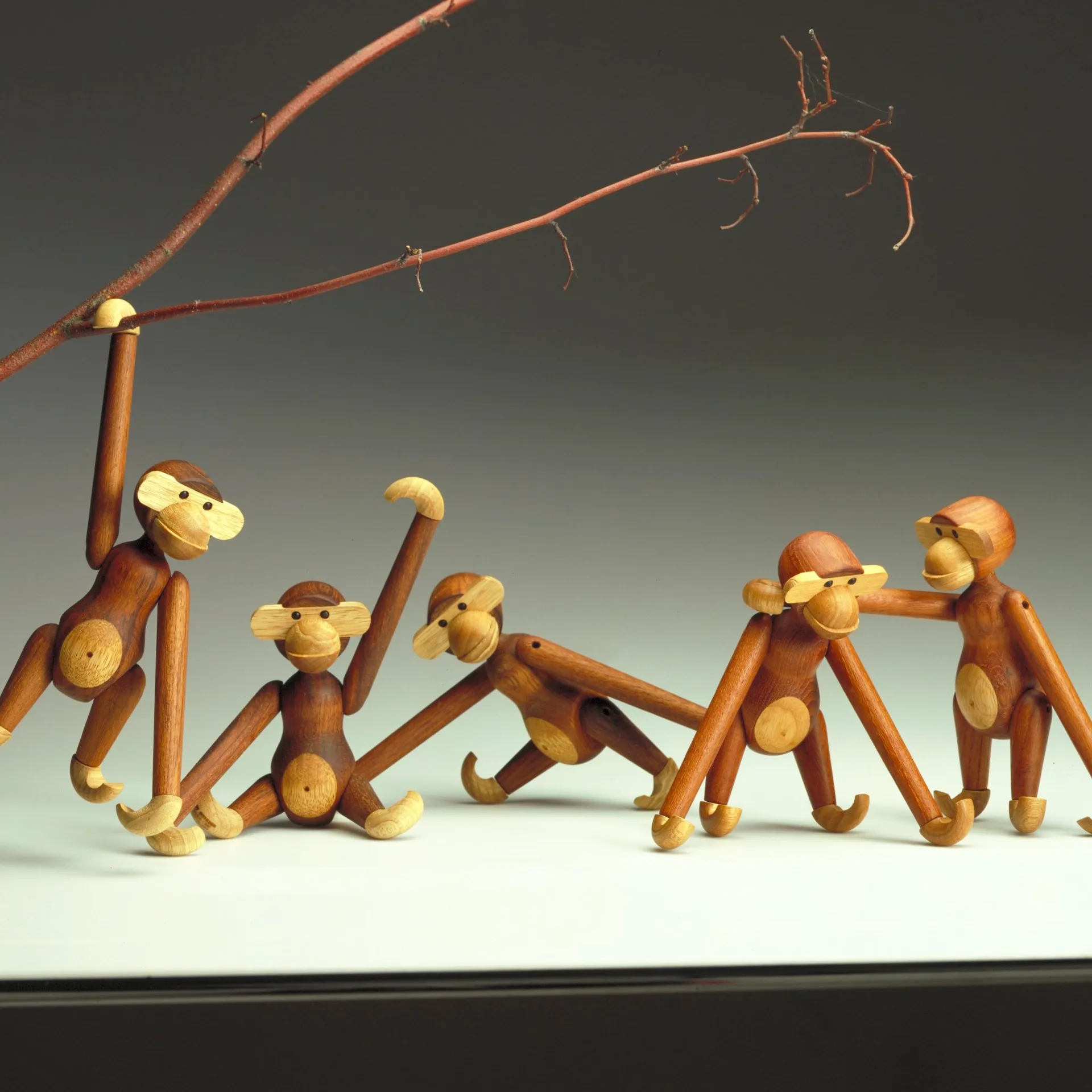 Drewniana małpka Kay Bojesen mała, tek - limba 20 cm Kay Bojesen Denmark