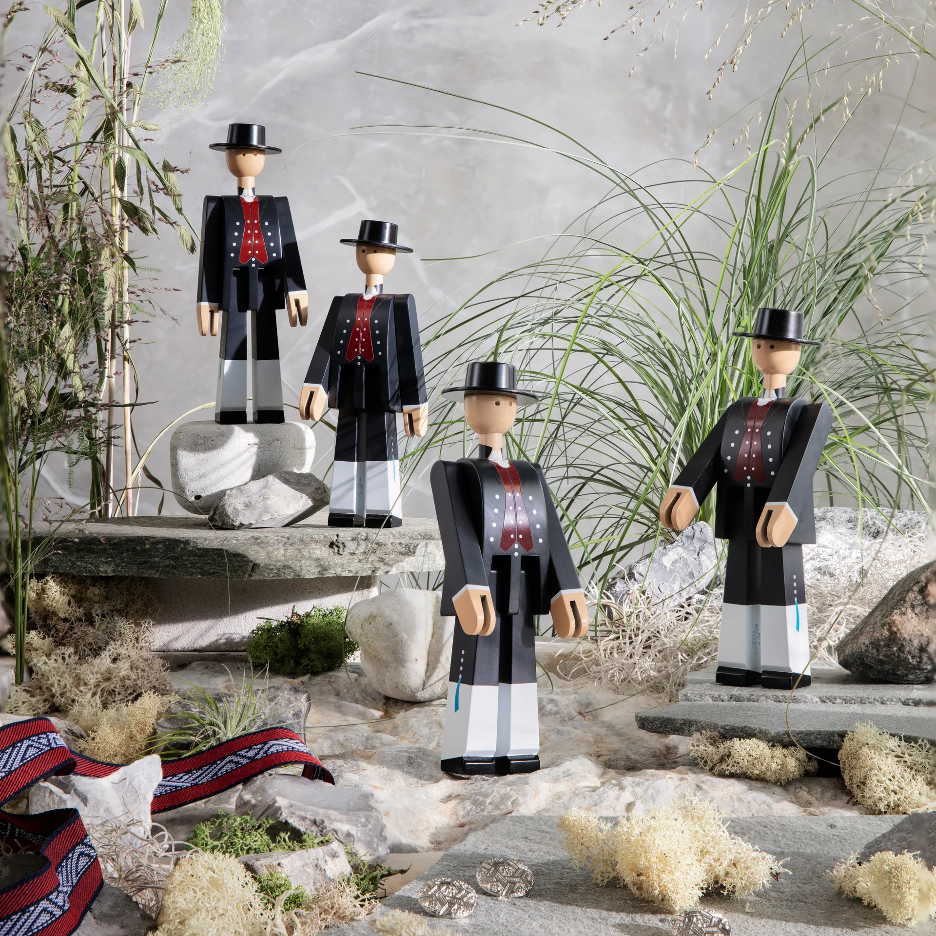 Mężczyzna w tradycyjnym stroju norweskim Kay Bojesen, Czarny-czerwony-biały Kay Bojesen Denmark