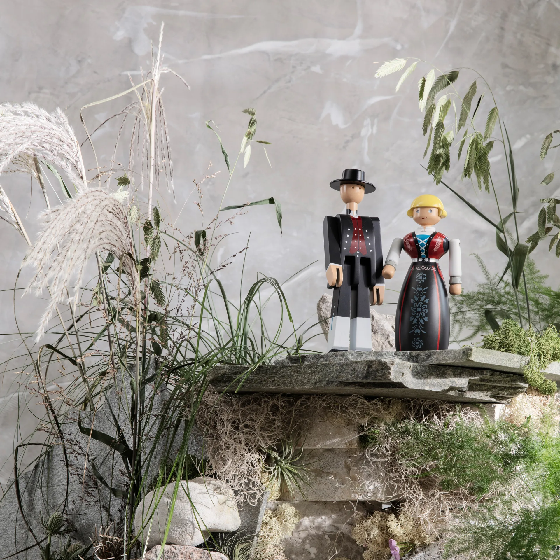 Mężczyzna w tradycyjnym stroju norweskim Kay Bojesen, Czarny-czerwony-biały Kay Bojesen Denmark