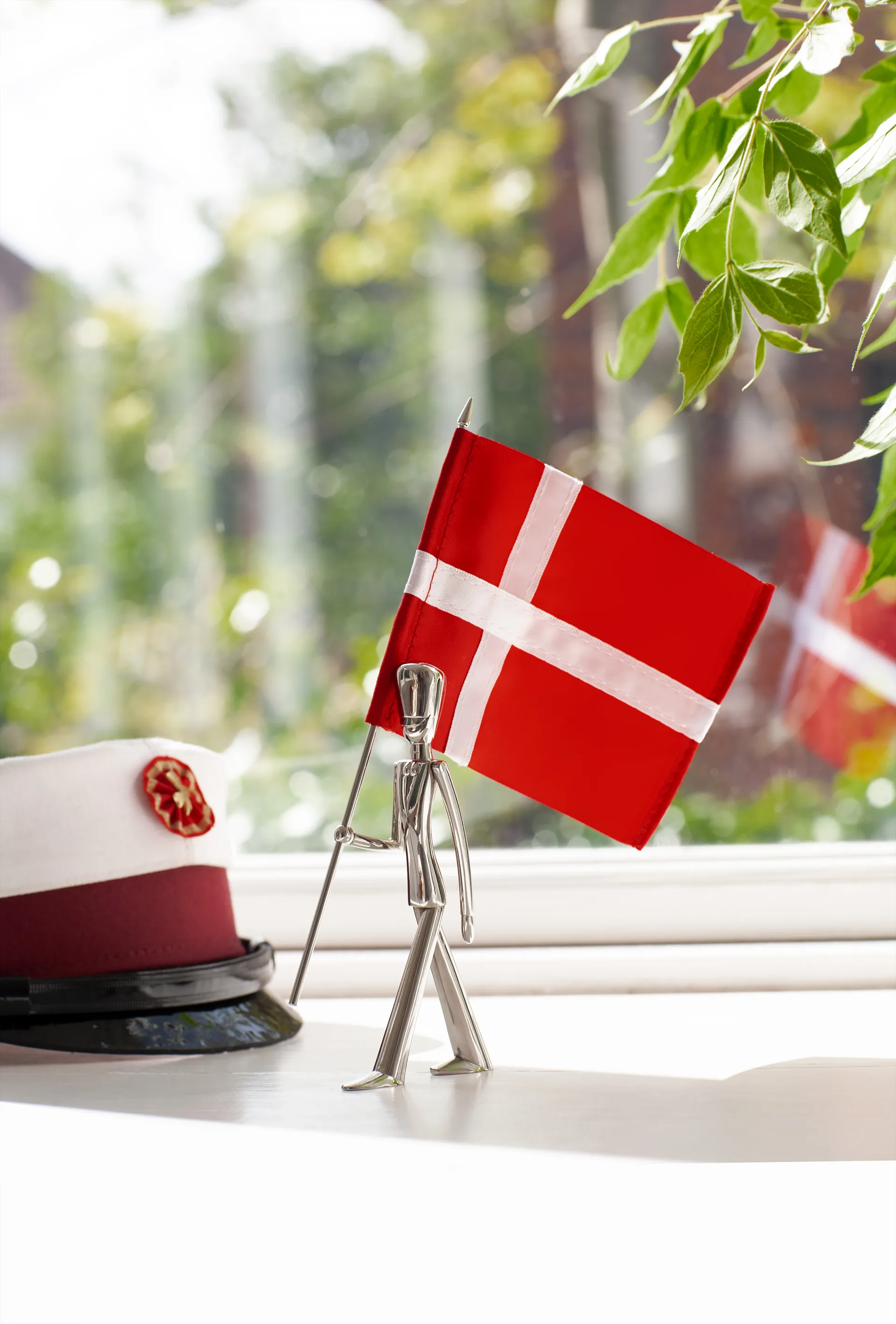 Royal Guard figurki nosiciel flagi 18 cm , Polished steel Kay Bojesen