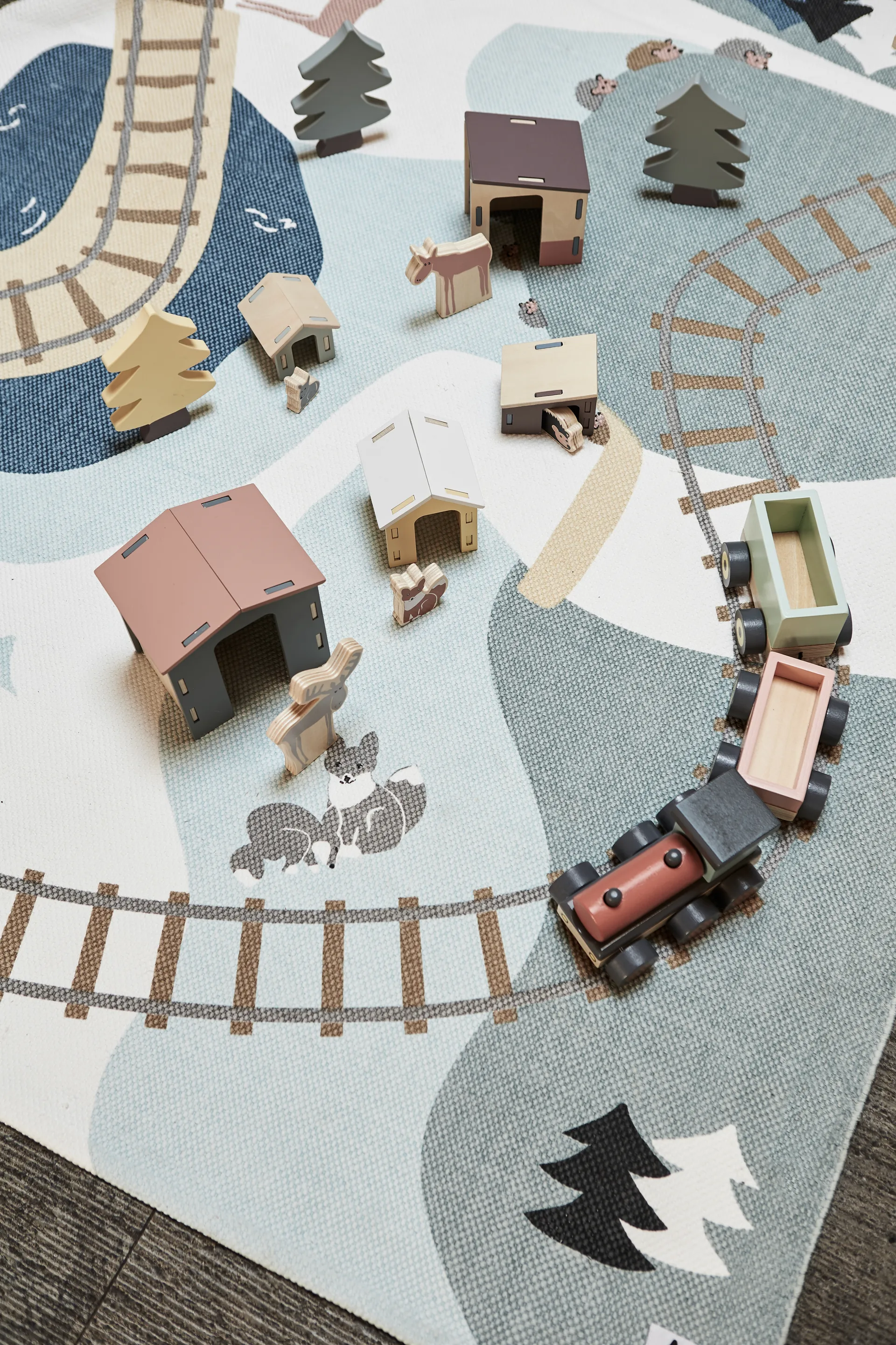 Dywan z motywem leśnym Edvin 130x170 cm, Zielony Kid's Concept