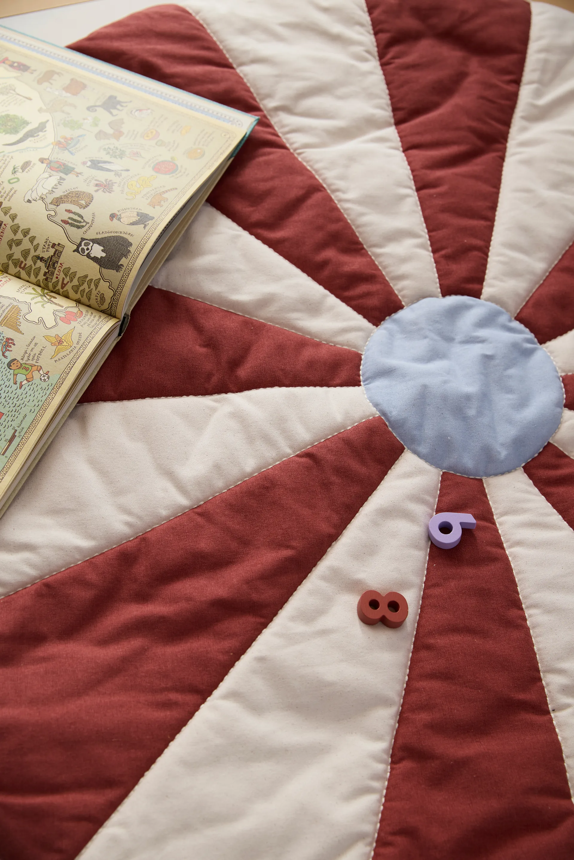 Mata do zabawy Cirkus, Czerwony, Ø112×2 cm Kid's Concept