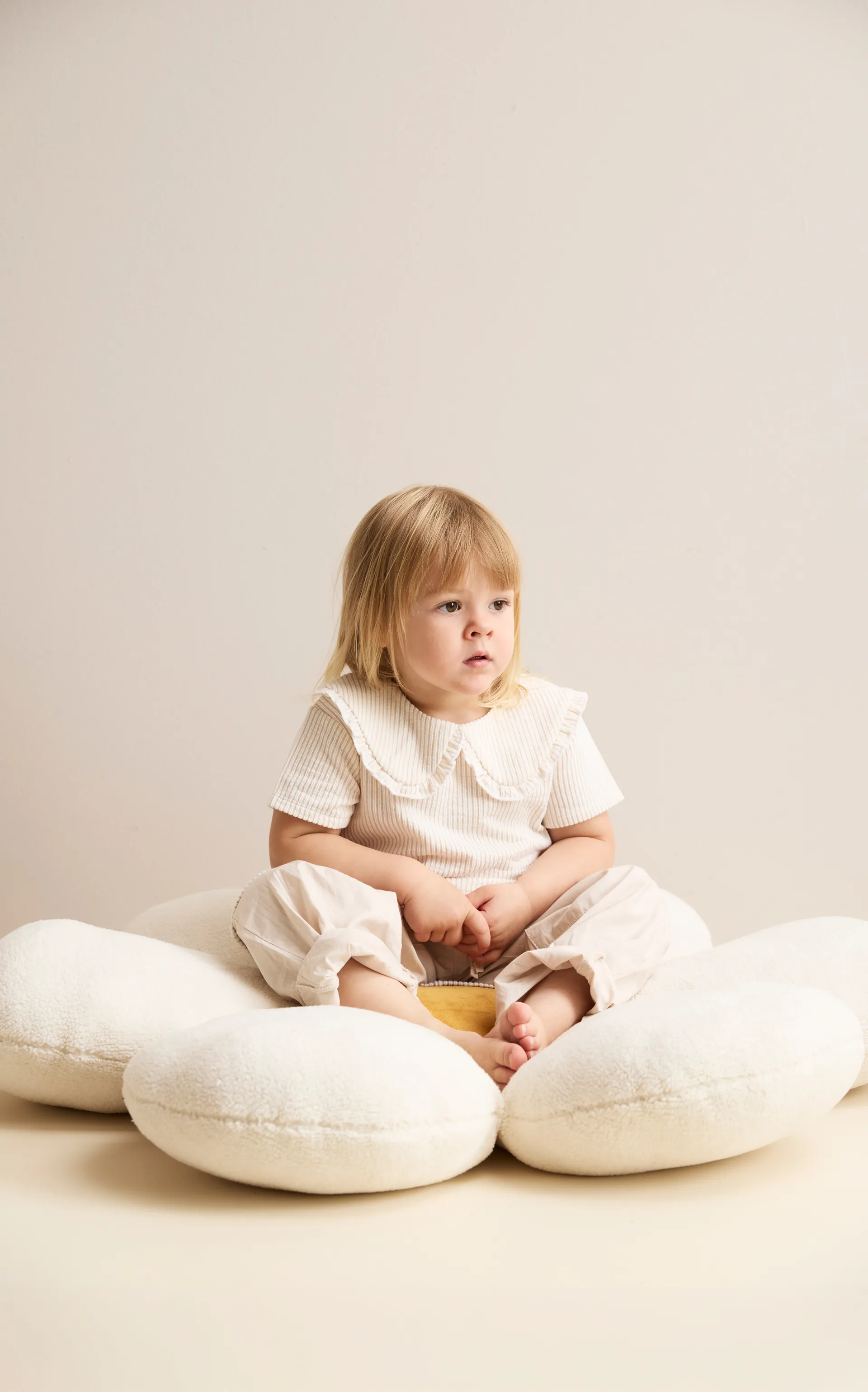 Poduszka podłogowa Blomma, Naturalna biel, Ø100×15 cm Kid's Concept