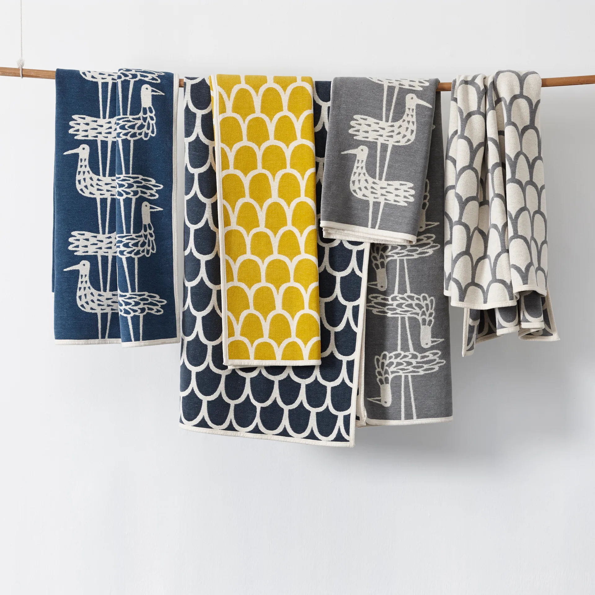 Filc szenilowy Shore birds, niebieski Klippan Yllefabrik