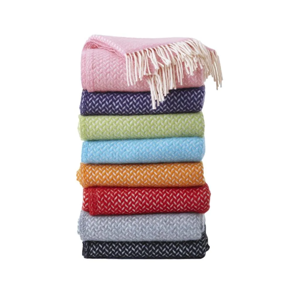 Wełniany pled Polka, Czarny Klippan Yllefabrik