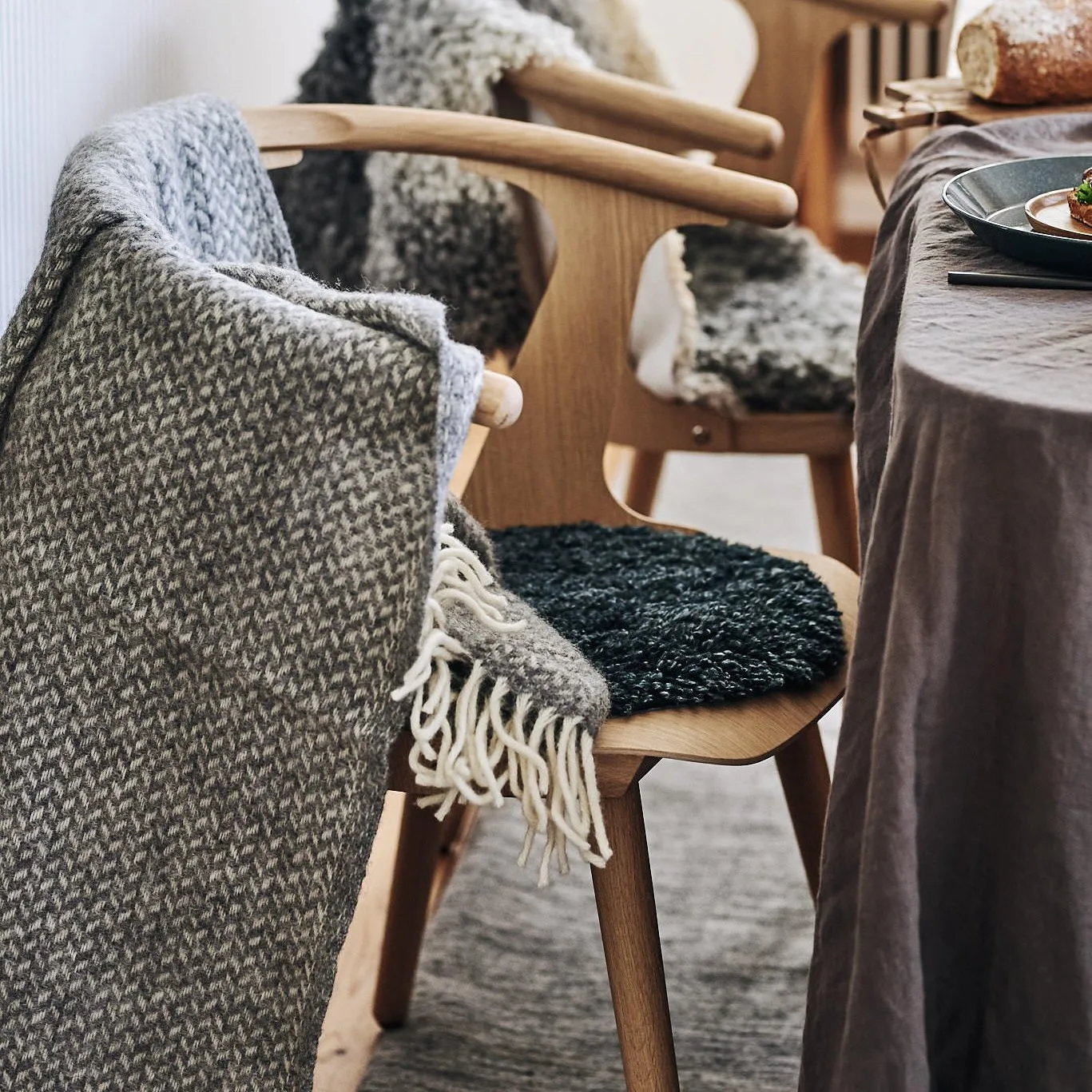 Wełniany pled Polka, Szary Klippan Yllefabrik