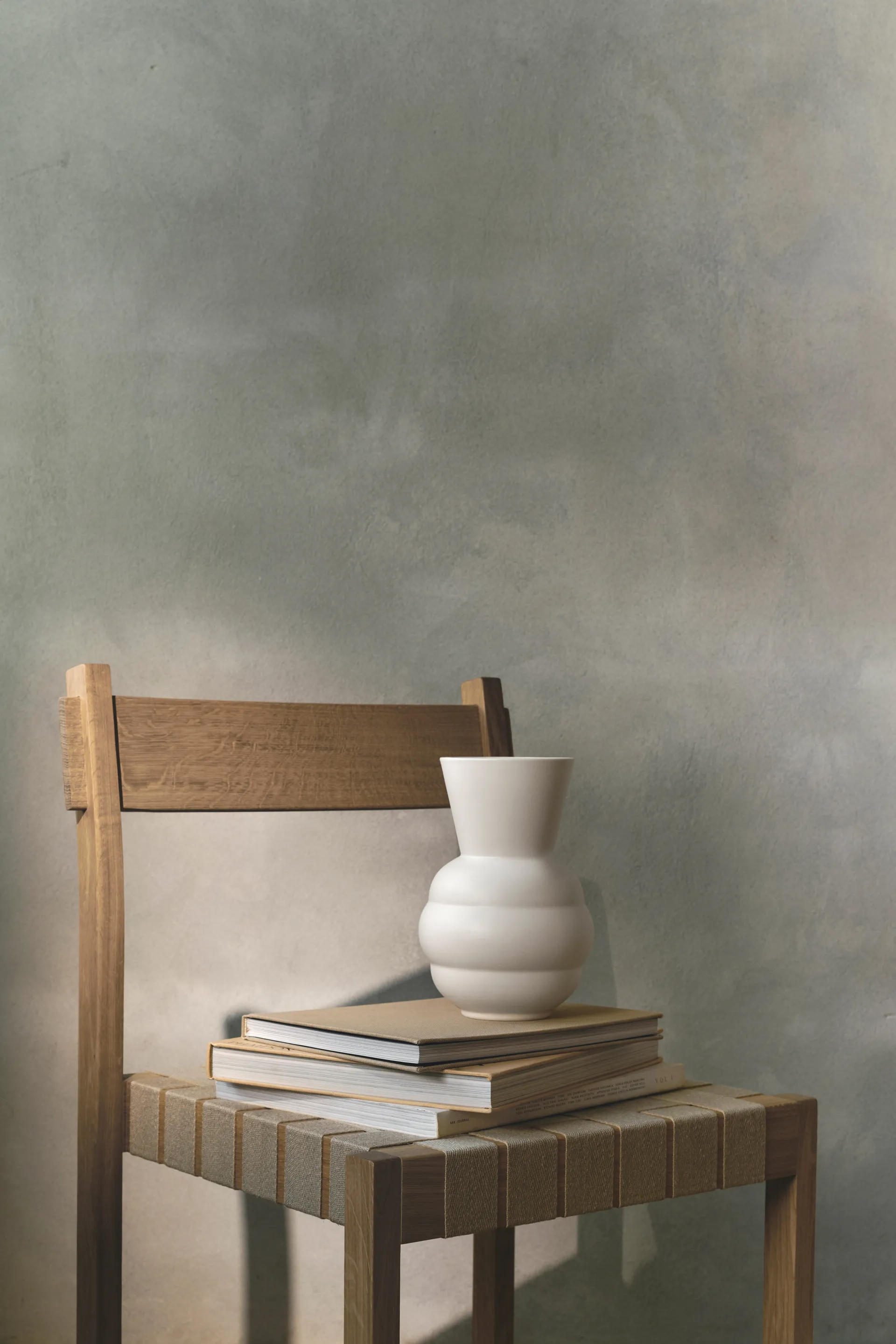 Wazon Tortus Archie No1 21 cm, White Knabstrup Keramik