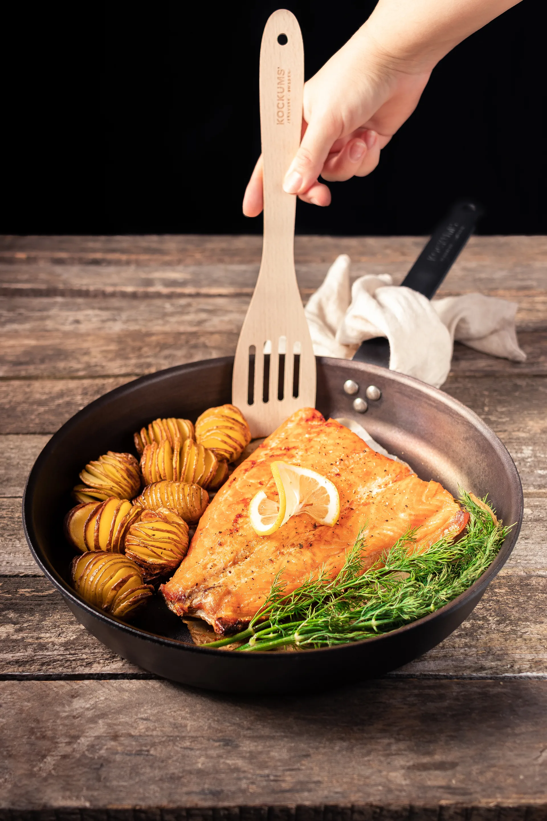 Kockums szpatułka z otworami 30 cm, Buk Kockums Jernverk