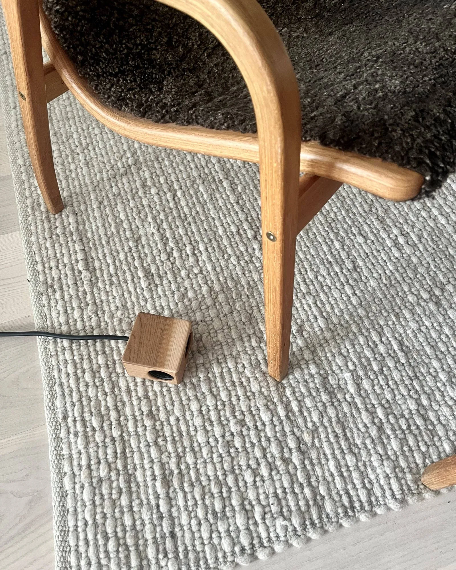 Obudowa na listwę zasilającą Cuboid+ Kord x Bark woodencase, Bark Kord