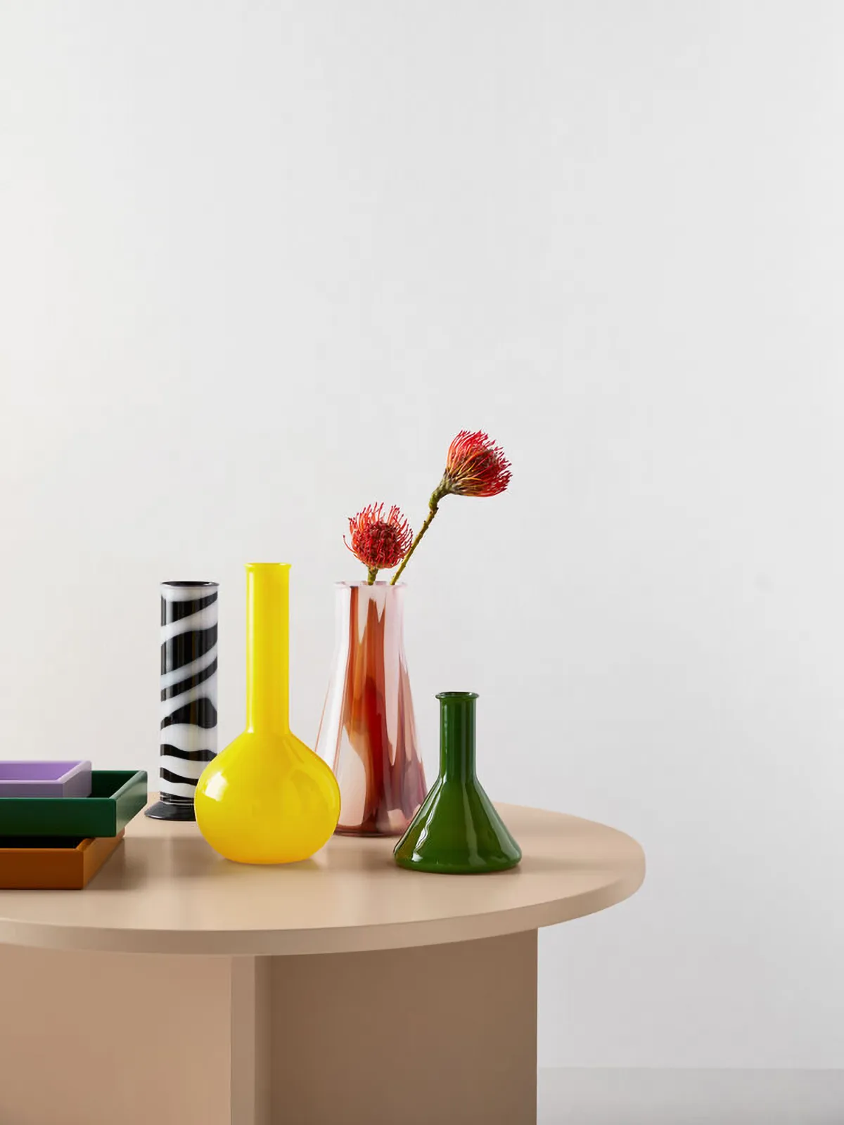 Wazon o kształcie kolby stożkowej Lab 30,5 cm, Czerwono-biało-różowy Kosta Boda