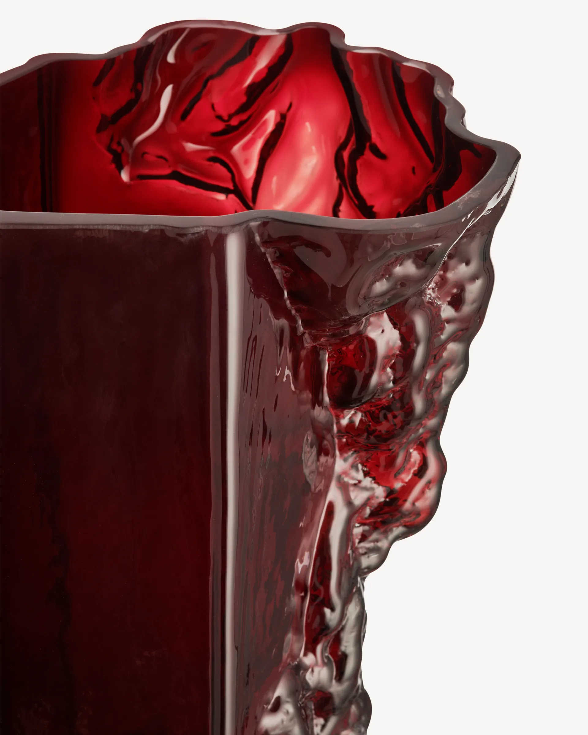 Wazon Rocky Baroque 35 cm, Oxblood Kosta Boda