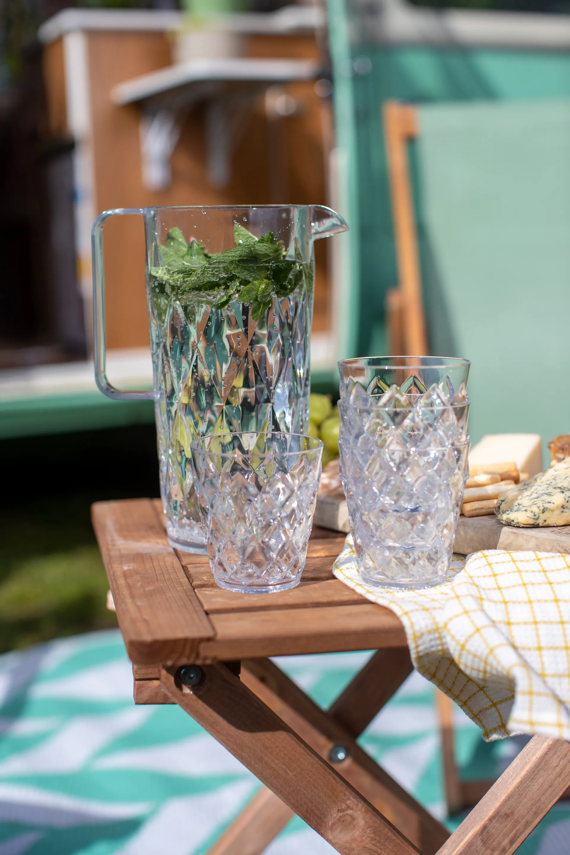 Karafka Crystal z 4 szklankami , Krystalicznie czysty Koziol