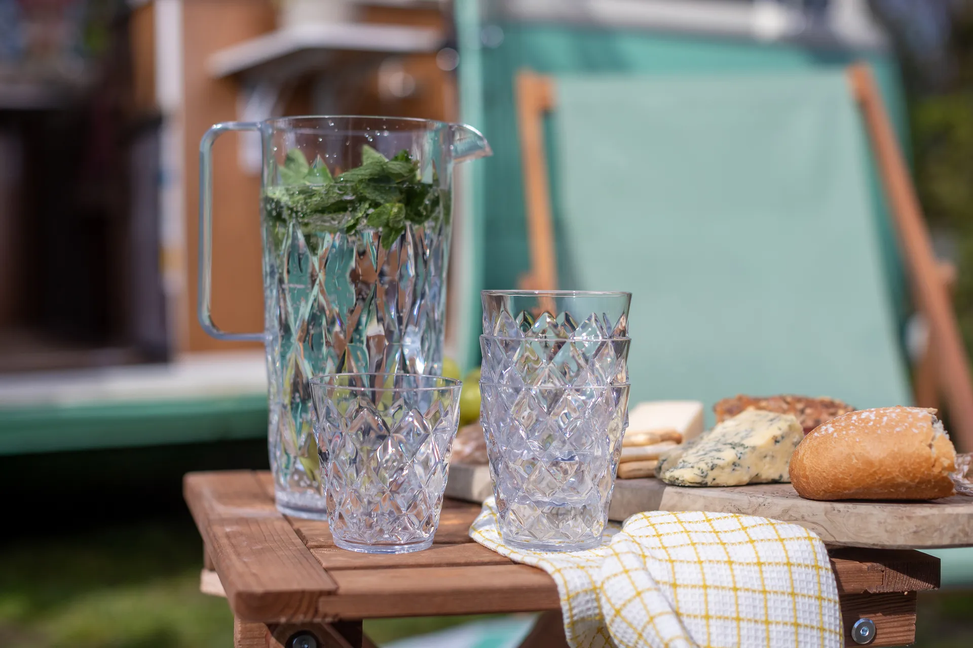 Karafka Crystal z 4 szklankami , Krystalicznie czysty Koziol