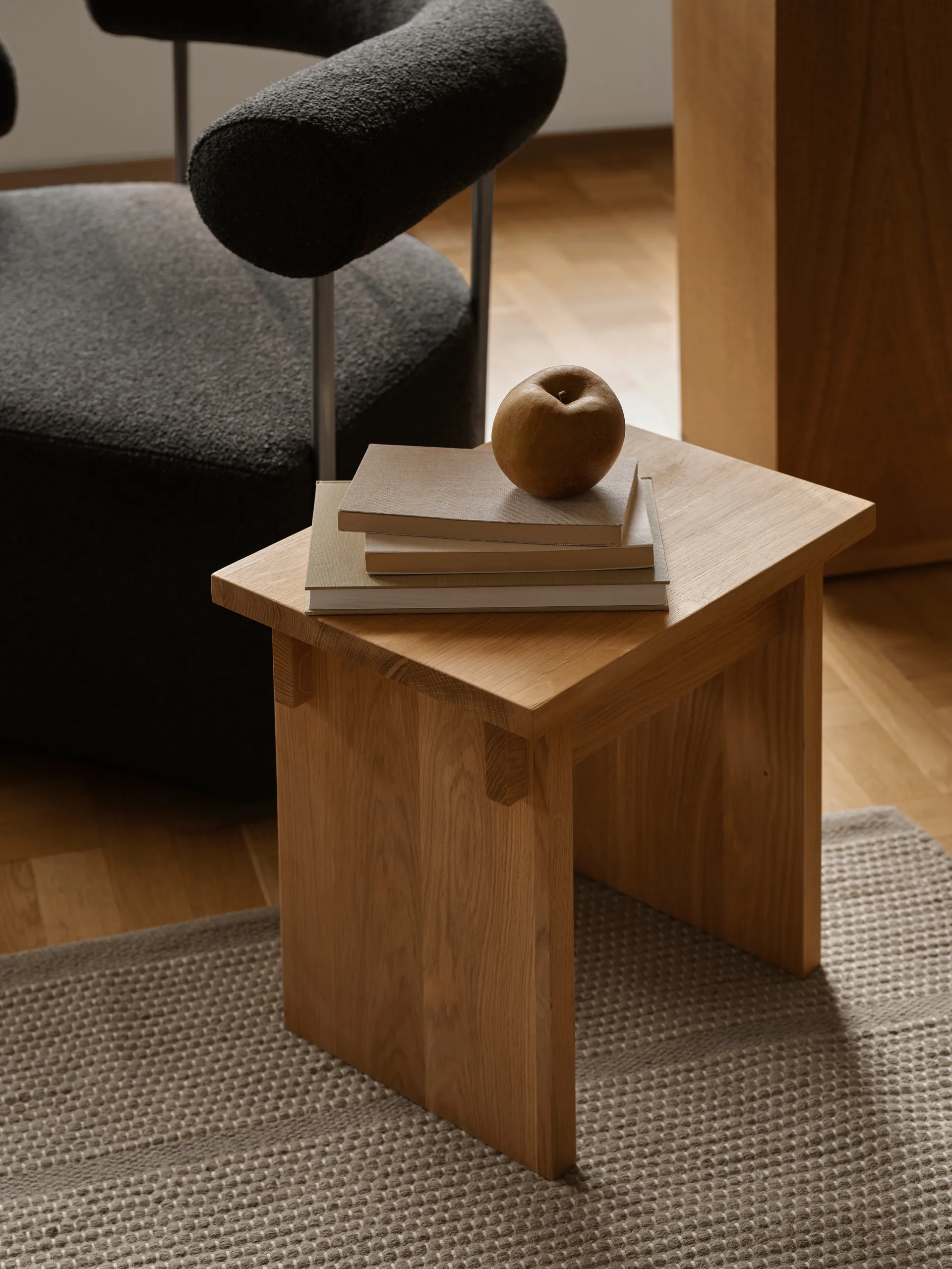 Artisan stołek 30x40 cm, Dąb lakierowany w ciepłym odcieniu Kristina Dam Studio