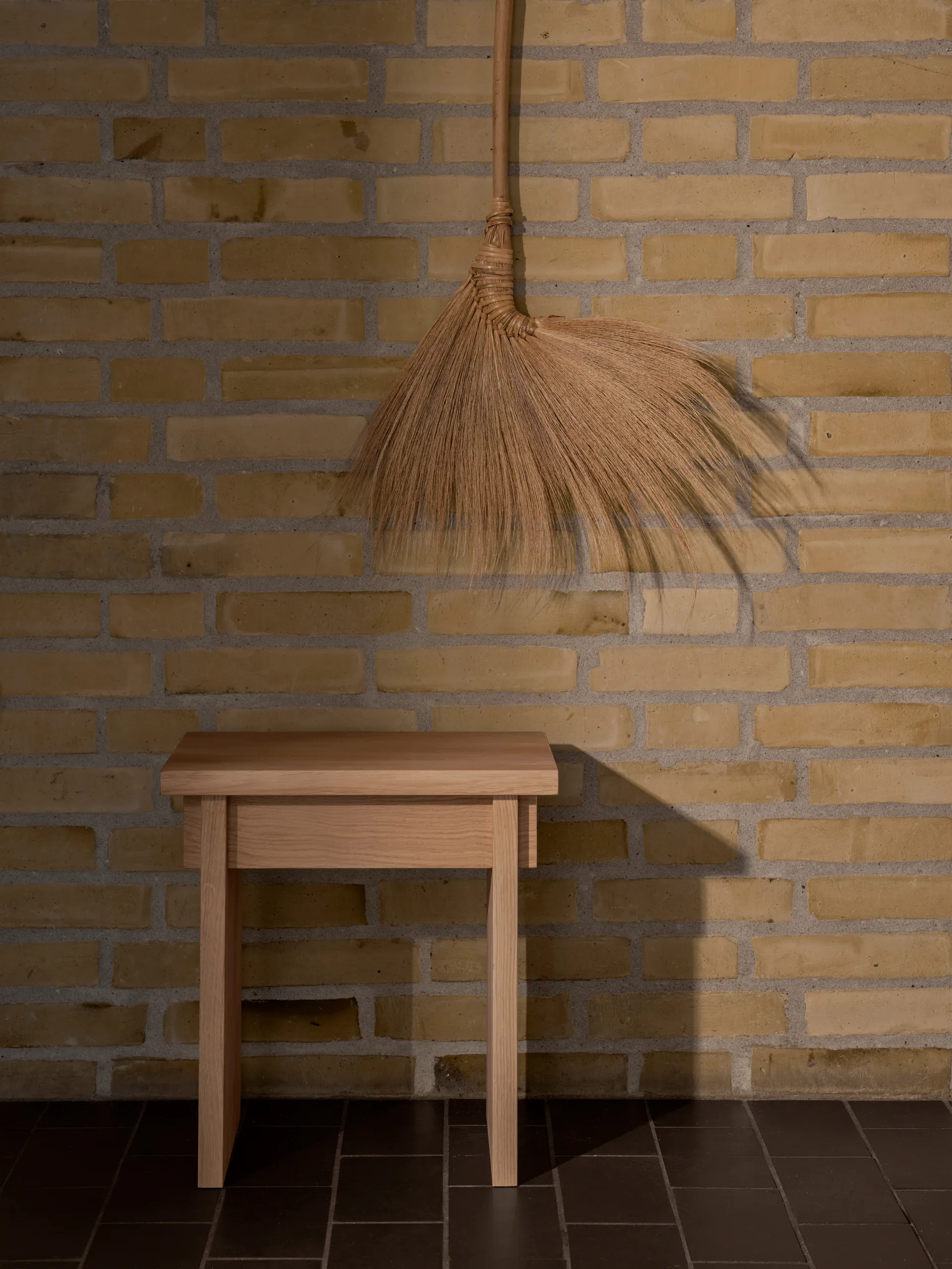 Artisan stołek 30x40 cm, Dąb lakierowany w ciepłym odcieniu Kristina Dam Studio