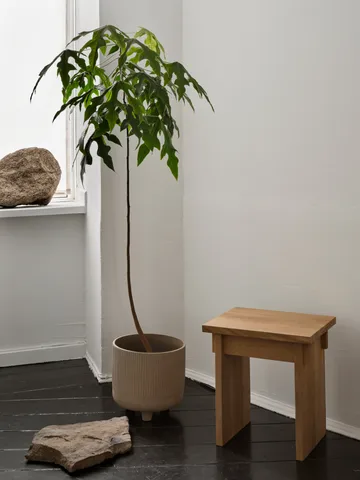 Artisan stołek 30x40 cm - Dąb lakierowany w ciepłym odcieniu - Kristina Dam Studio