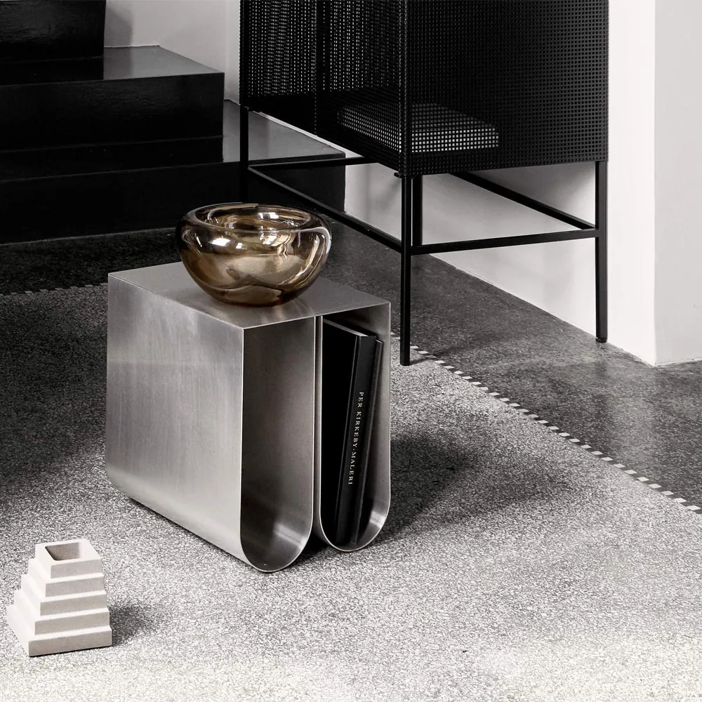 Curved boczny stolik, black Kristina Dam Studio