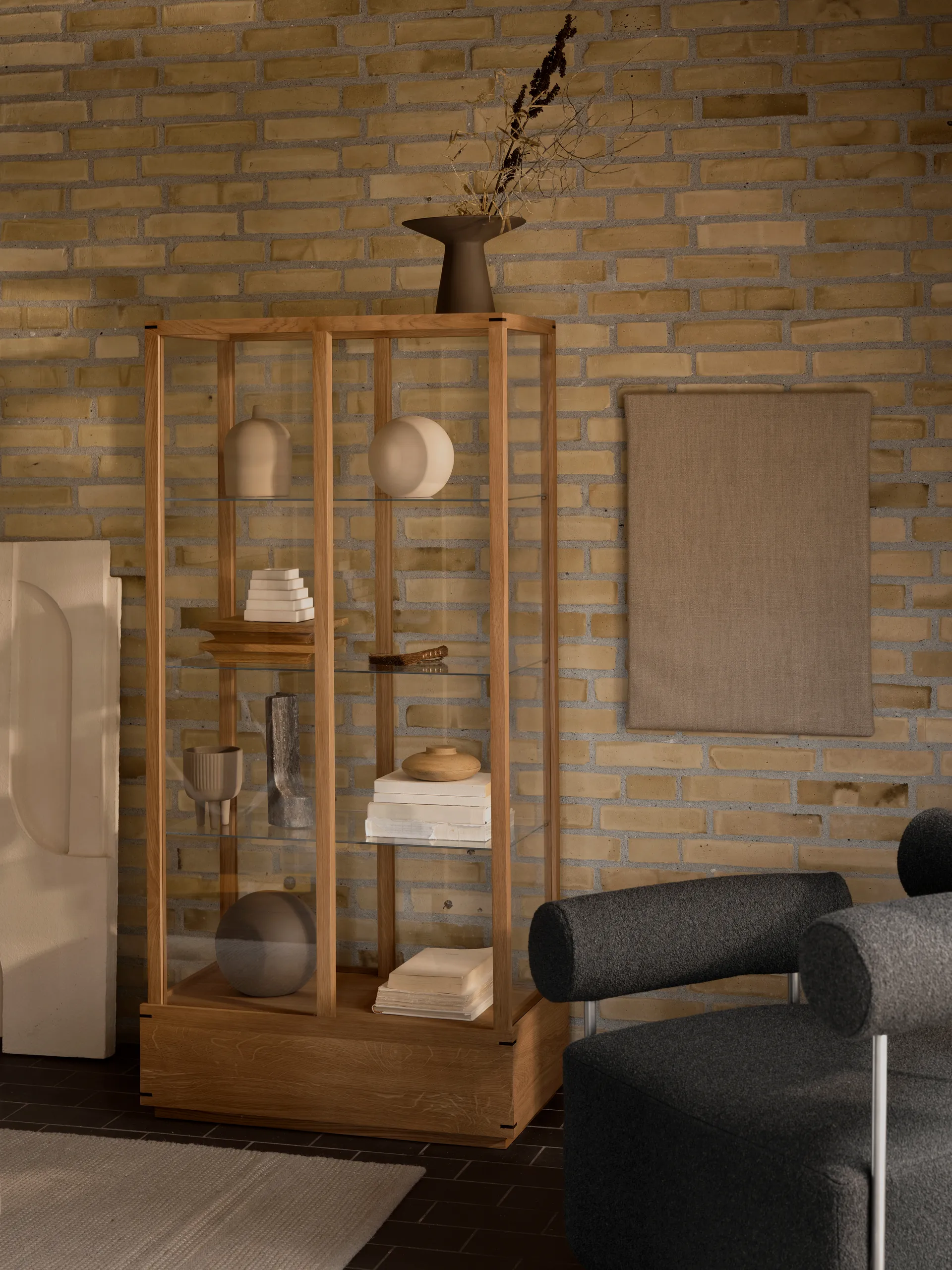 Japońska witryna duża, Dąb olejowany w ciepłym odcieniu Kristina Dam Studio