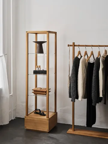 Japońska witryna medium - Dąb olejowany w ciepłym odcieniu - Kristina Dam Studio