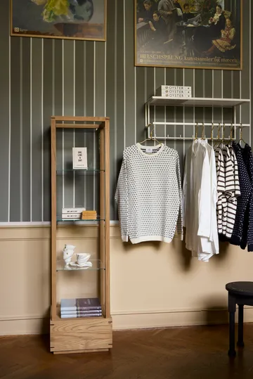 Japońska witryna medium - Dąb olejowany w ciepłym odcieniu - Kristina Dam Studio