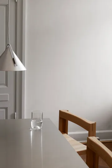 Outline hoker 75 cm - Dąb lakierowany w ciepłym odcieniu – stal szczotkowana - Kristina Dam Studio