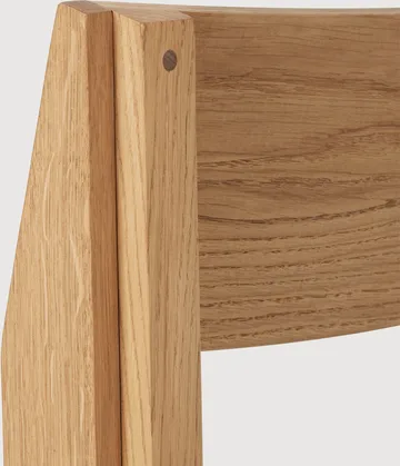 Outline krzesło - Dąb lakierowany w ciepłym odcieniu – orzech - Kristina Dam Studio
