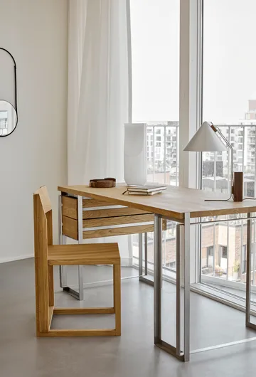 Outline krzesło - Dąb lakierowany w ciepłym odcieniu – orzech - Kristina Dam Studio