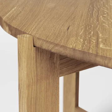 Stół jadalniany Collector Ø120×74 cm - Dąb lakierowany w ciepłym odcieniu - Kristina Dam Studio