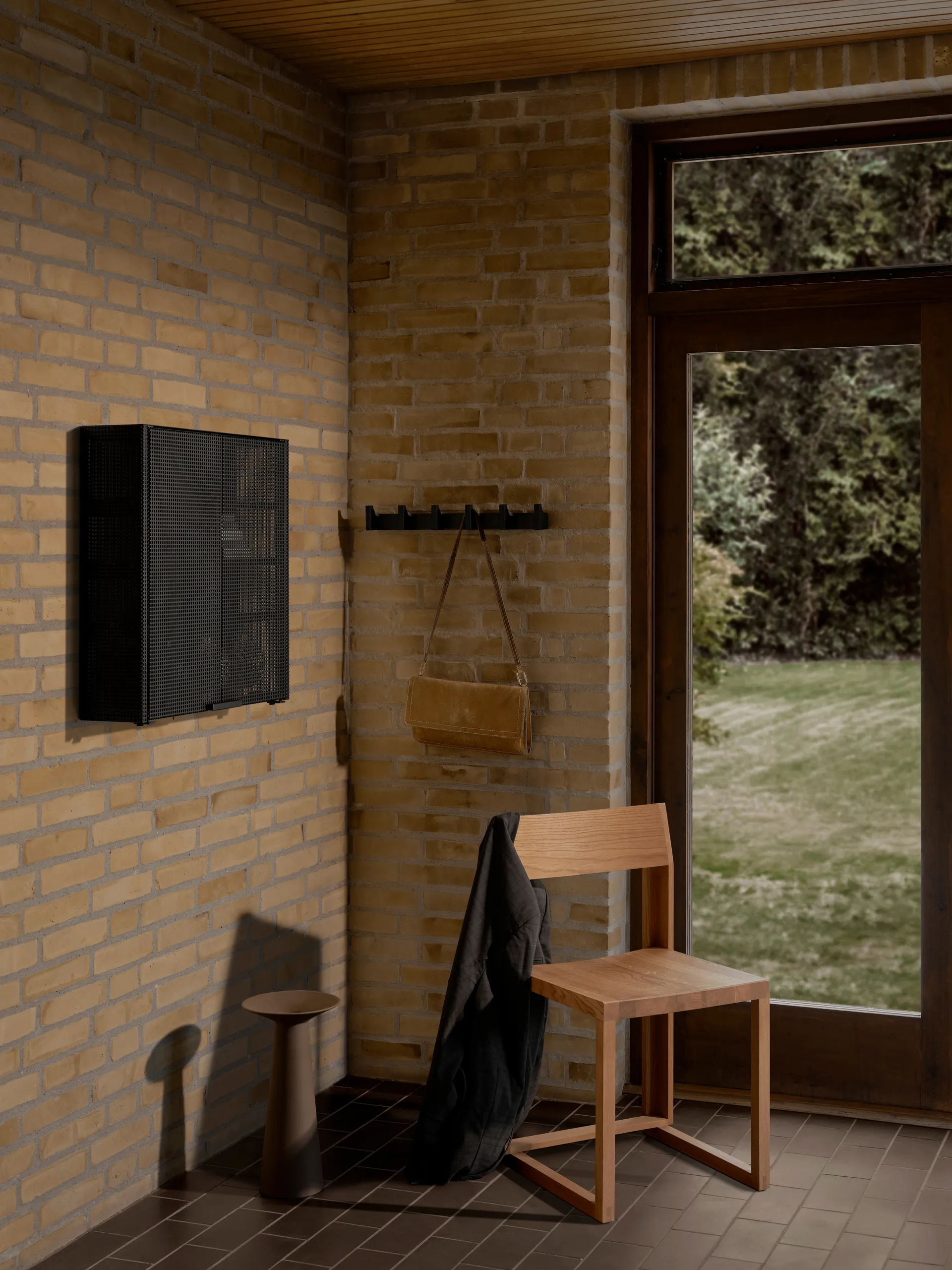 Wieszak Column 49 cm, Dąb lakierowany na czarno Kristina Dam Studio