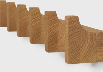 Wieszak Column 49 cm - Dąb olejowany w ciepłym odcieniu - Kristina Dam Studio