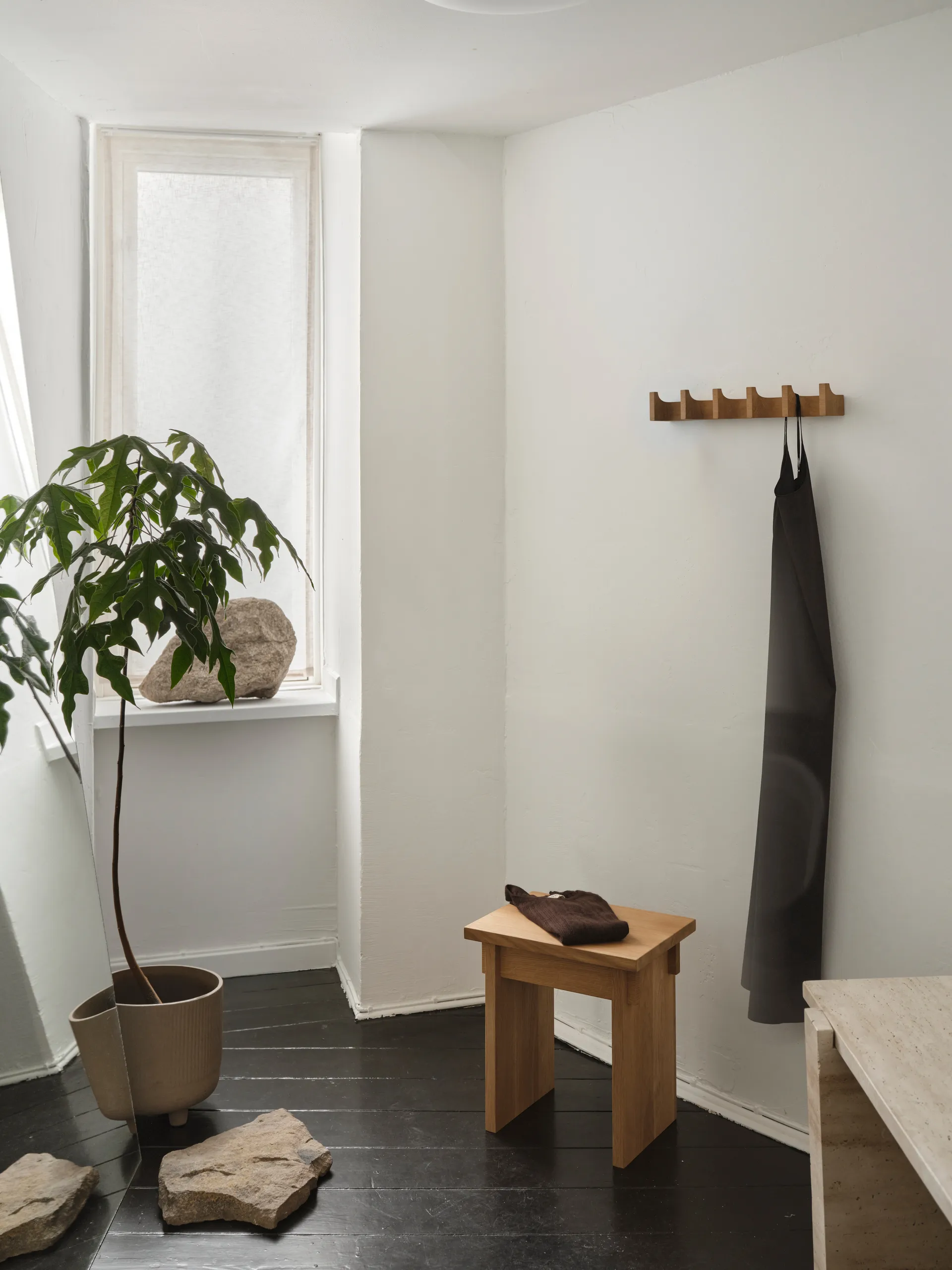 Wieszak Column 49 cm, Dąb olejowany w ciepłym odcieniu Kristina Dam Studio